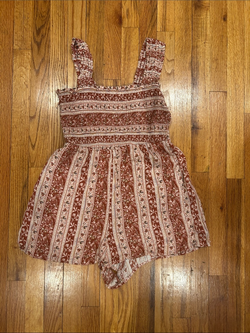 American Eagle Rust Floral Smocked Romper - Juniors Medium. Fits like a small.